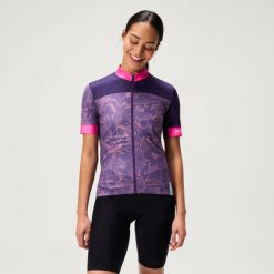 Damska koszulka Endura z kwiatowym nadrukiem Fs260 S/s. Czerwone t-shirty damskie ENDURA, m, bez wzorów, z poliesteru, bez kołnierzyka. Za 299.99 zł.