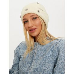 Czapka Guess. Czapki zimowe damskie Guess. Za 219.99 zł.