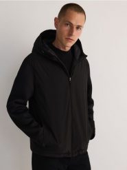 Kurtka z kapturem - czarny. Czarne kurtki męskie Reserved, l, bez wzorów, z kapturem. W wyprzedaży za 99.99 zł.