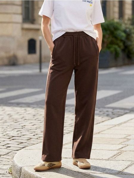 Spodnie dresowe loose - brązowy. Brązowe spodnie sportowe damskie Sinsay, l, z dresówki. Za 39.99 zł.