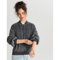 Rozpinana bluza typu college - Szary. Szare bluzy bez kaptura damskie Cropp, l. Za 99.99 zł.
