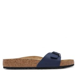 Klapki Birkenstock. Niebieskie klapki damskie Birkenstock, bez wzorów, bez obcasa. Za 359.99 zł.