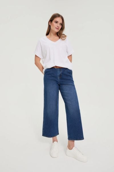 Jeansy z szerokimi nogawkami niebieskie. Niebieskie jeansy damskie MOODO. Za 149.99 zł.