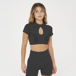 Crop Top Treningowy LEXI Krótki Rękaw. Czarne topy sportowe damskie Legea, bez wzorów, bez ramiączek. W wyprzedaży za 84.00 zł.