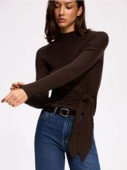 Sweter z domieszką wełny - ciemnobrązowy. Brązowe swetry klasyczne damskie Reserved, l, z dzianiny, bez kołnierzyka. Za 129.99 zł.