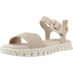 Sandały CARMELA 163266C Beżowy. Brązowe obuwie trekkingowe damskie Carmela, bez wzorów, ze skóry, bez obcasa. Za 317.99 zł.