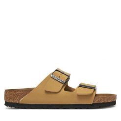 Klapki Birkenstock. Brązowe klapki damskie Birkenstock, bez wzorów, bez obcasa. Za 319.99 zł.