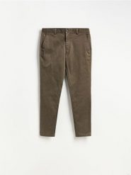 Bawełniane spodnie skinny - brązowy. Brązowe spodnie materiałowe męskie Reserved, bez wzorów, z bawełny. Za 129.99 zł.
