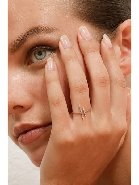 DIAMANTA Złoty pierścionek "Parallèle asymétrique" z diamentem rozmiar: 48. Szare pierścionki damskie DIAMANTA, z diamentem, złote. Za 1,348.99 zł.