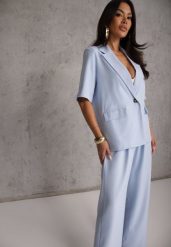 Jasnoniebieski Komplet Garniturowy Marynarka z Krótkim Rękawem i Spodnie Wide Leg Coramara. Niebieskie spodnie materiałowe damskie Renee, z aplikacjami, eleganckie. Za 229.99 zł.