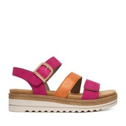 Sandały Remonte. Czerwone sandały damskie Remonte, bez wzorów, bez obcasa, na płaskiej podeszwie. Za 359.99 zł.