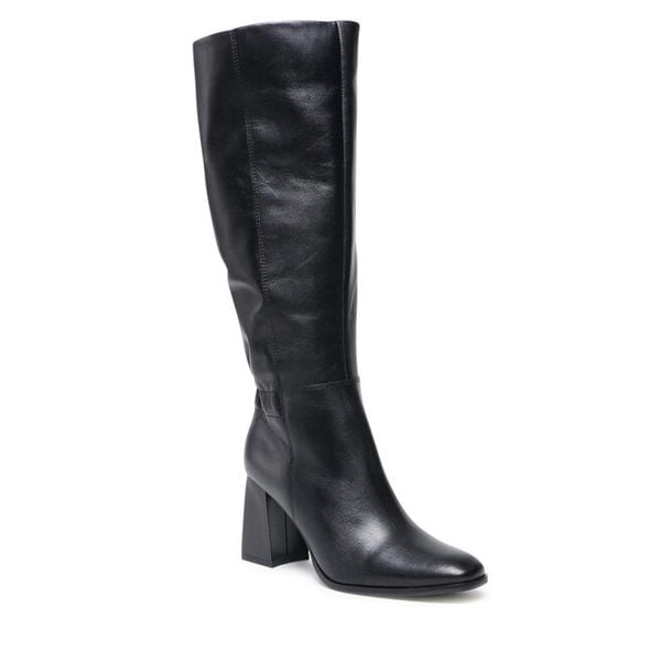 Kozaki Lasocki. Czarne kozaki damskie Lasocki, bez obcasa, na słupku. Za 343.99 zł.