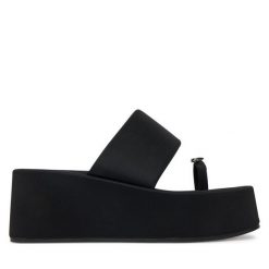 Japonki Juicy Couture. Czarne klapki damskie Juicy Couture, bez wzorów, bez obcasa. Za 183.99 zł.