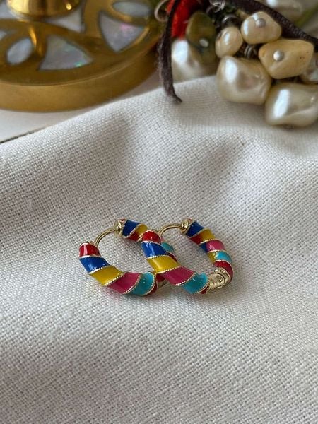 Luseera Pozłacane kolczyki-kreole rozmiar: onesize. Żółte kolczyki damskie Luseera, pozłacane. Za 39.99 zł.