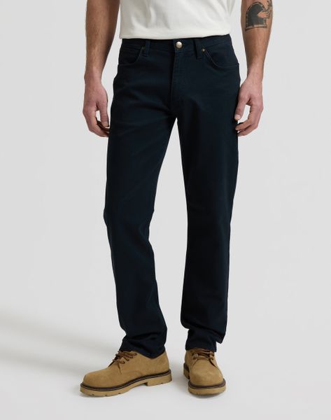MESKIE SPODNIE LEE DAREN REBEL NAVY 112376338. Niebieskie spodnie materiałowe męskie Lee, bez wzorów, z jeansu. Za 199.99 zł.