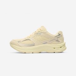 Buty sportowe damskie RR2K. Żółte buty sportowe na co dzień damskie Decathlon, bez wzorów, z kauczuku, trekkingowe. Za 319.99 zł.