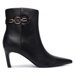 Botki Guess. Czarne botki damskie Guess, bez obcasa, na szpilce, bez zapięcia. Za 639.99 zł.