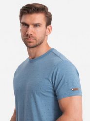 Męski t-shirt fullprint z kolorowymi literami - niebieski denim V4. Niebieskie t-shirty męskie Ombre Clothing, l, bez wzorów, z bawełny, bez kołnierzyka. W wyprzedaży za 24.99 zł.