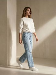 Spodnie jeansowe wide straight leg z efektem sprania - turkusowy. Niebieskie spodnie materiałowe damskie Sinsay, bez wzorów, z jeansu, sportowe. Za 49.99 zł.