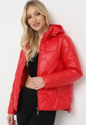 Czerwona Kurtka Tenerin. Czerwone kurtki damskie Born2be, l, bez wzorów, z kapturem. Za 179.99 zł.