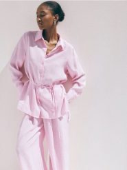 Koszula z modalem - różowy. Czerwone koszule damskie Reserved, l, bez wzorów, bez kołnierzyka, bez ramiączek. W wyprzedaży za 99.99 zł.