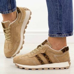 Camelowe zamszowe skórzane półbuty damskie S.Barski 7071. Brązowe półbuty damskie S.BARSKI, bez wzorów, z jeansu, eleganckie, bez obcasa, na płaskiej podeszwie. Za 269.00 zł.