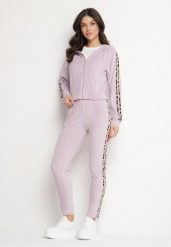 Jasnofioletowy Welurowy Komplet Dresowy z Lampasem w Panterkę Spodnie i Bluza Elliorielle. Fioletowe bluzy z kapturem damskie Born2be, l, z dresówki. Za 79.99 zł.