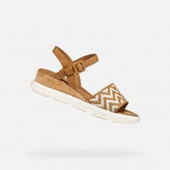Damskie sandały Geox Pisa B. Brązowe sandały damskie Geox, bez wzorów, z gumy, bez obcasa. Za 468.99 zł.