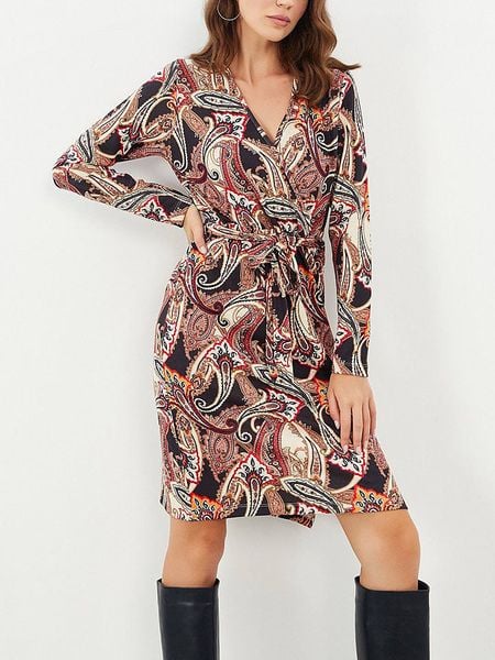 Milan Kiss Sukienka ze wzorem rozmiar: L. Sukienki damskie Milan Kiss, na co dzień, l, bez wzorów, z tkaniny, bez kołnierzyka, bez ramiączek, midi, proste. Za 152.99 zł.