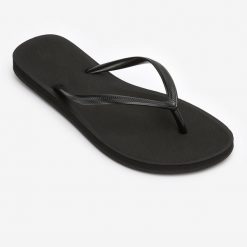 Japonki damskie Olaian 500. Czarne klapki damskie OLAIAN, bez wzorów, bez obcasa. Za 49.99 zł.