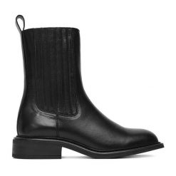 Sztyblety GINO ROSSI. Czarne botki damskie Gino Rossi, bez obcasa, na płaskiej podeszwie, bez zapięcia. Za 339.99 zł.