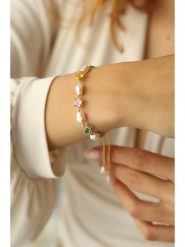 L'Atelier de Gaia Pozłacana bransoletka z perłami i cyrkoniami rozmiar: onesize. Białe bransoletki damskie L'Atelier de Gaia, pozłacane. Za 60.99 zł.