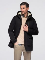 Długa kurtka męska parka z kożuszkiem – czarna V4 - Rozmiar: XL. Czarne kurtki męskie Ombre Clothing, m, z aplikacjami, z gumy, klasyczne, bez kaptura. Za 399.99 zł.