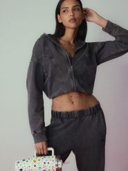 4F Bluza dresowa regular z kapturem damska - szara L. Szare bluzy sportowe damskie 4f, l, bez wzorów, z dresówki, bez ramiączek, z kapturem. Za 199.99 zł.