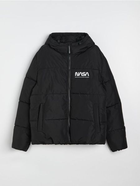 Pikowana kurtka puffer z kapturem NASA - czarny. Czarne kurtki męskie Sinsay, l, bez wzorów, z kapturem. Za 159.99 zł.