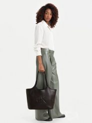 Calvin Klein Torebka Bold Ck Shopper LV04F3562G Brązowy ciemny. Brązowe shopper bag damskie CALVIN KLEIN, bez wzorów, ze skóry, bez dodatków. Za 529.99 zł.