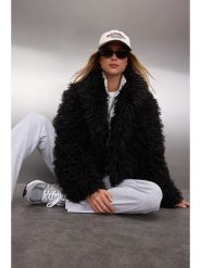 Trendyol Kurtka pluszowa w kolorze czarnym rozmiar: M. Czarne kurtki damskie Trendyol, m, bez wzorów, bez kaptura. Za 191.42 zł.