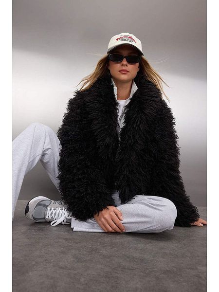 Trendyol Kurtka pluszowa w kolorze czarnym rozmiar: L. Czarne kurtki damskie Trendyol, l, bez wzorów, bez kaptura. Za 91.56 zł.