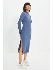 Trendyol Sukienka w kolorze niebieskim rozmiar: S. Niebieskie sukienki damskie Trendyol, s, bez wzorów, z bawełny, bez kołnierzyka, bez ramiączek, midi. Za 48.05 zł.