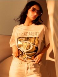 Bawełniana koszulka ze złotym nadrukiem - kremowy. Białe t-shirty damskie Sinsay, l, bez wzorów, z bawełny, bez kołnierzyka. Za 25.99 zł.