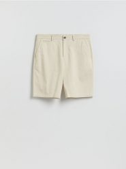Szorty regular z lyocellem - beżowy. Brązowe szorty męskie Reserved, z lyocellu, bez kołnierzyka. Za 129.99 zł.