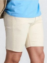 Szorty jeansowe slim - kremowy. Białe szorty męskie Sinsay, z jeansu, bez kołnierzyka. Za 49.99 zł.