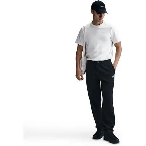 Spodnie sportowe męskie Nike Club. Czarne spodnie sportowe męskie Nike, z dresówki. Za 386.00 zł.