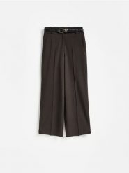 Spodnie wide leg - ciemnobrązowy. Brązowe spodnie materiałowe damskie Reserved, bez wzorów, z tkaniny. Za 139.99 zł.