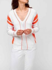 Sweter Damski TBS Malenpul. Białe swetry klasyczne damskie Tbs, na lato, l, z materiału, bez kołnierzyka. Za 259.00 zł.