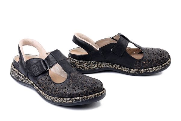 RIEKER 46397-00 black, sandały damskie. Czarne sandały damskie Rieker, bez wzorów, z gumy, bez obcasa. Za 349.90 zł.