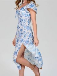 Wiskozowa sukienka midi z rozcięciem w kwiaty - wielobarwny. Sukienki damskie Sinsay, l, bez wzorów, z wiskozy, bez kołnierzyka, bez ramiączek, midi. Za 49.99 zł.