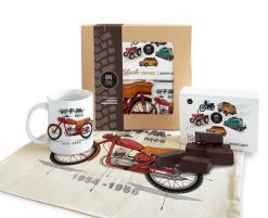 WFM — paczka (Zawartość paczki: koszulka, torba, kubek, słodycze; Rozmiar koszulki / bluzy: 3XL (damska); Kolor koszulki / bluzy: jasnoszary melanż; R. Szare t-shirty damskie nikiniki, m, bez wzorów, z bawełny, bez kołnierzyka. Za 169.00 zł.