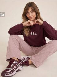Bluza crewneck z haftowanymi kaczkami - czerwony. Czerwone bluzy bez kaptura damskie Sinsay, l. Za 39.99 zł.