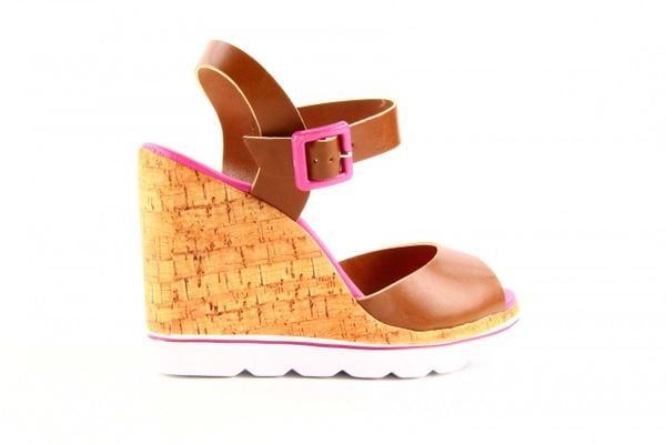 Sandały Dijean 457 720 At. Hazelnt Mag, Brąz, Skóra ekologiczna - 39. Brązowe sandały damskie Dijean, bez wzorów, ze skóry ekologicznej, bez obcasa, na koturnie. W wyprzedaży za 26.10 zł.